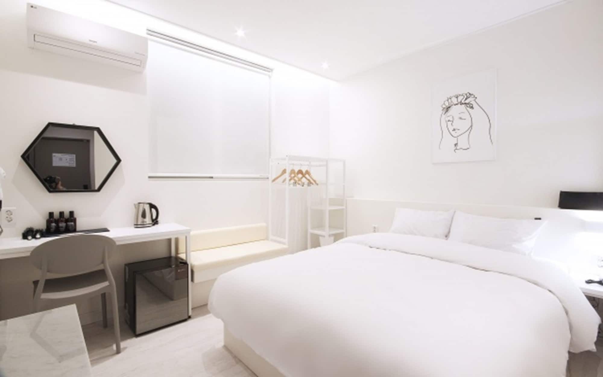 Hotel Yam Yeosu Hakdong ภายนอก รูปภาพ